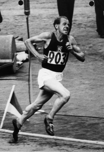 1952__Der_dreifache_Olympiasieger_Emil_Zatopek